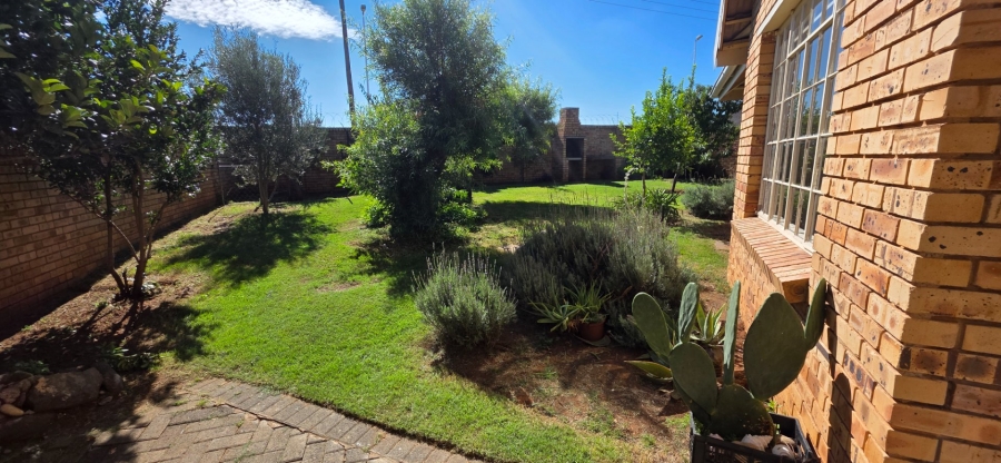 2 Bedroom Property for Sale in Heuwelsig Free State